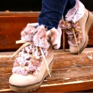 Cougar Penelope waterproof Suede & Rabbit Fur-Trim Wedge Mushroom Booties sz 9
